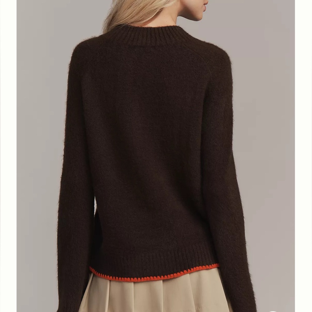 FLAT WHITE MOCK-NECK EMBROIDERED DOG SWEATER - Picture 4 of 11